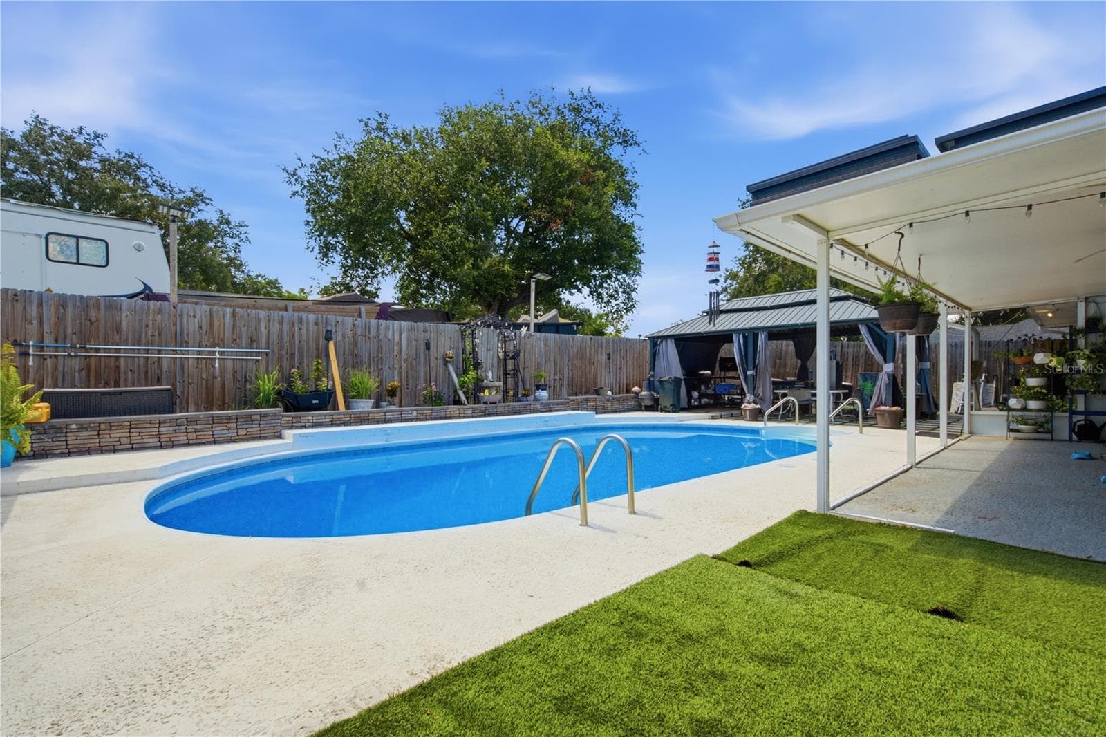 Pool - 1124 KING ARTHUR CT, VALRICO