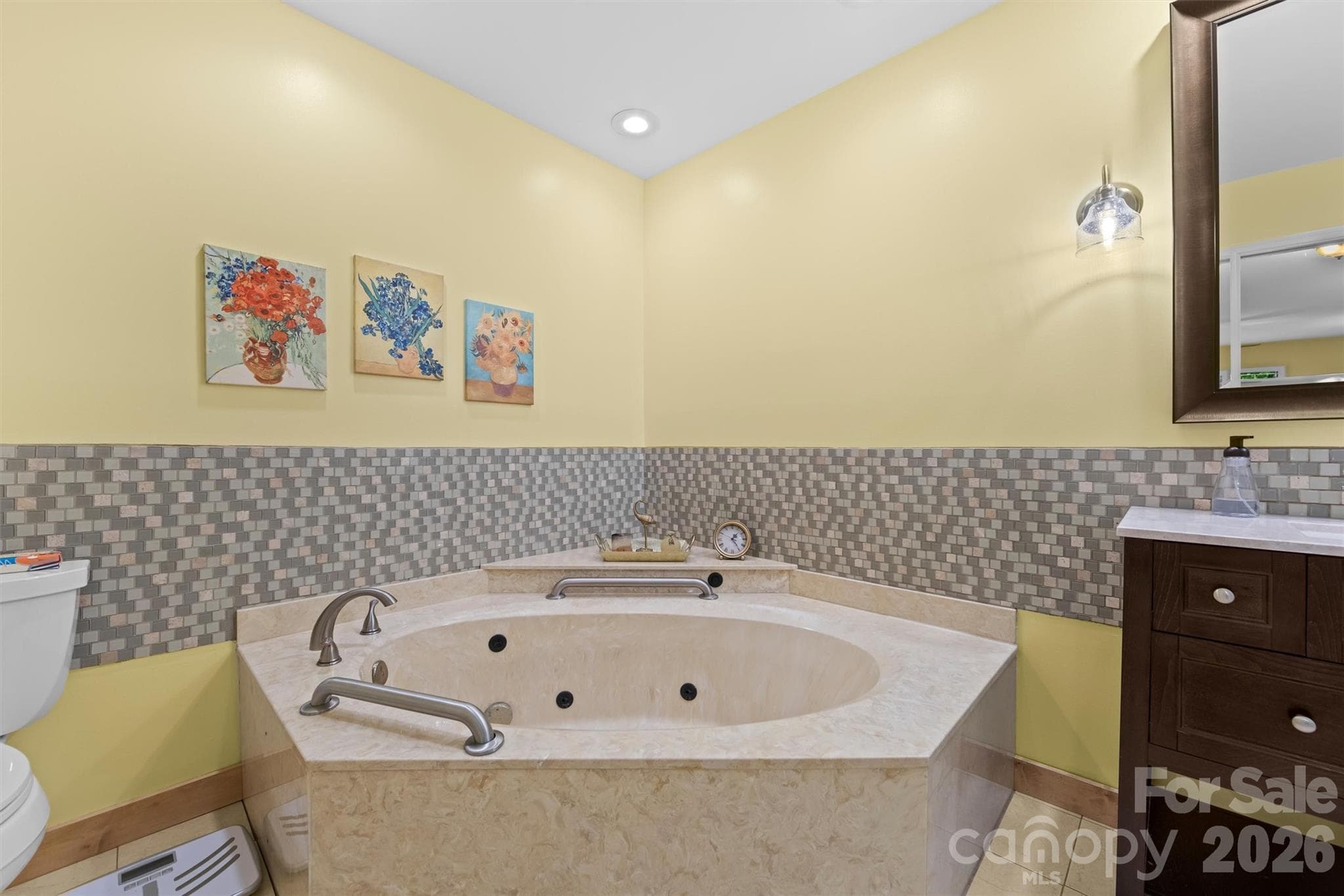 Jetted Tub - 4 Governors Way, Asheville