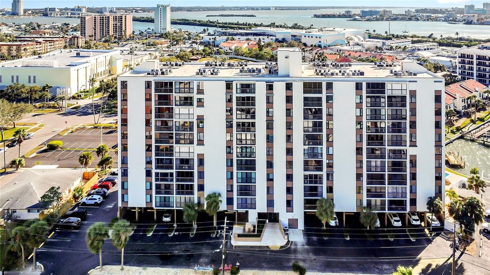 255 DOLPHIN PT #407