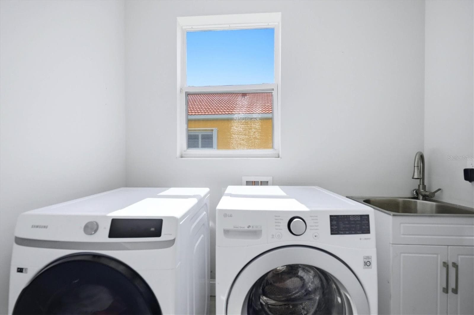 Laundry room 1st floor - 6904 74TH STREET CIR E, BRADENTON
