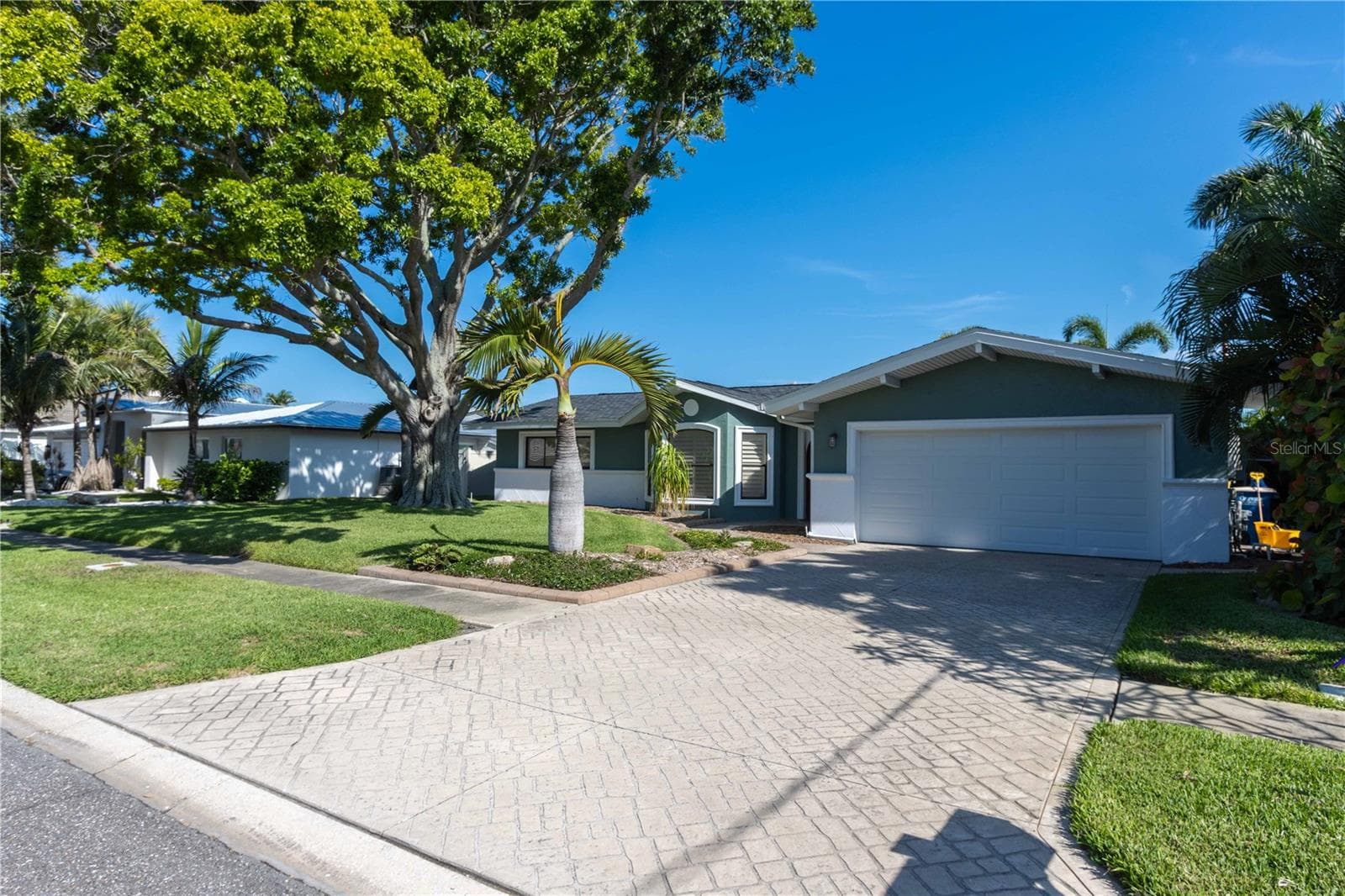 Single Family Residence at 440 PALM IS SE, CLEARWATER BEACH, photo 13 of 64
