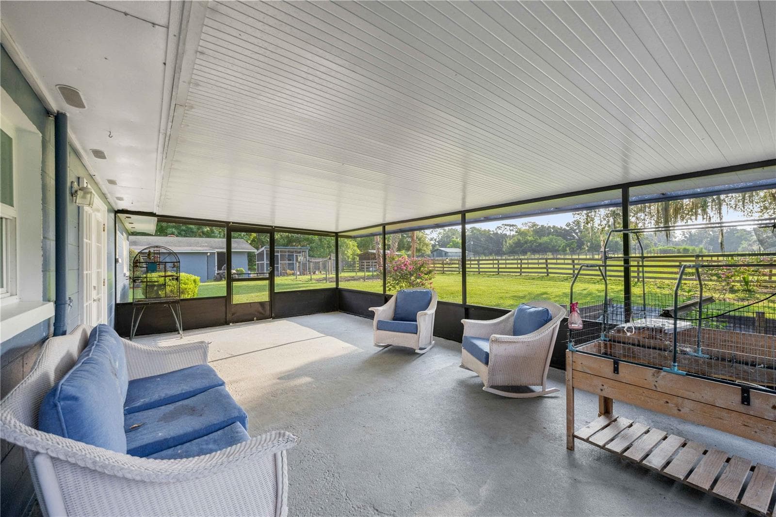 screened in back patio - 15027 SW 91ST ST, ARCHER