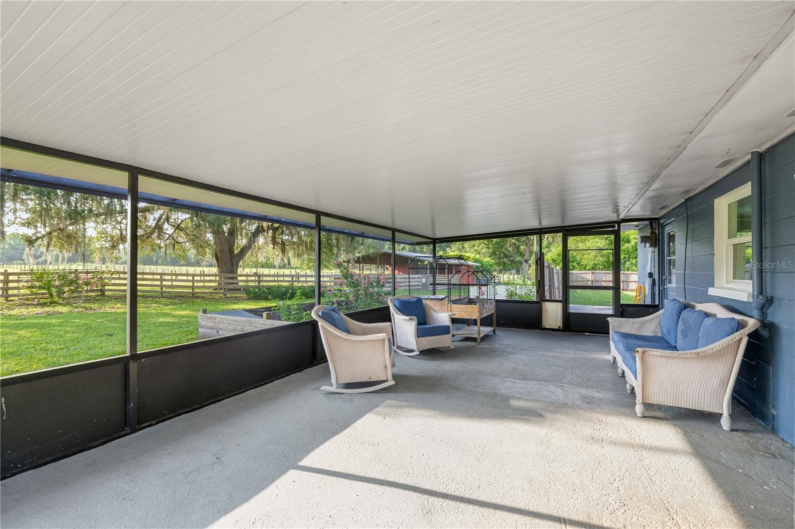 Screened in back patio leading to the side yard - 15027 SW 91ST ST, ARCHER