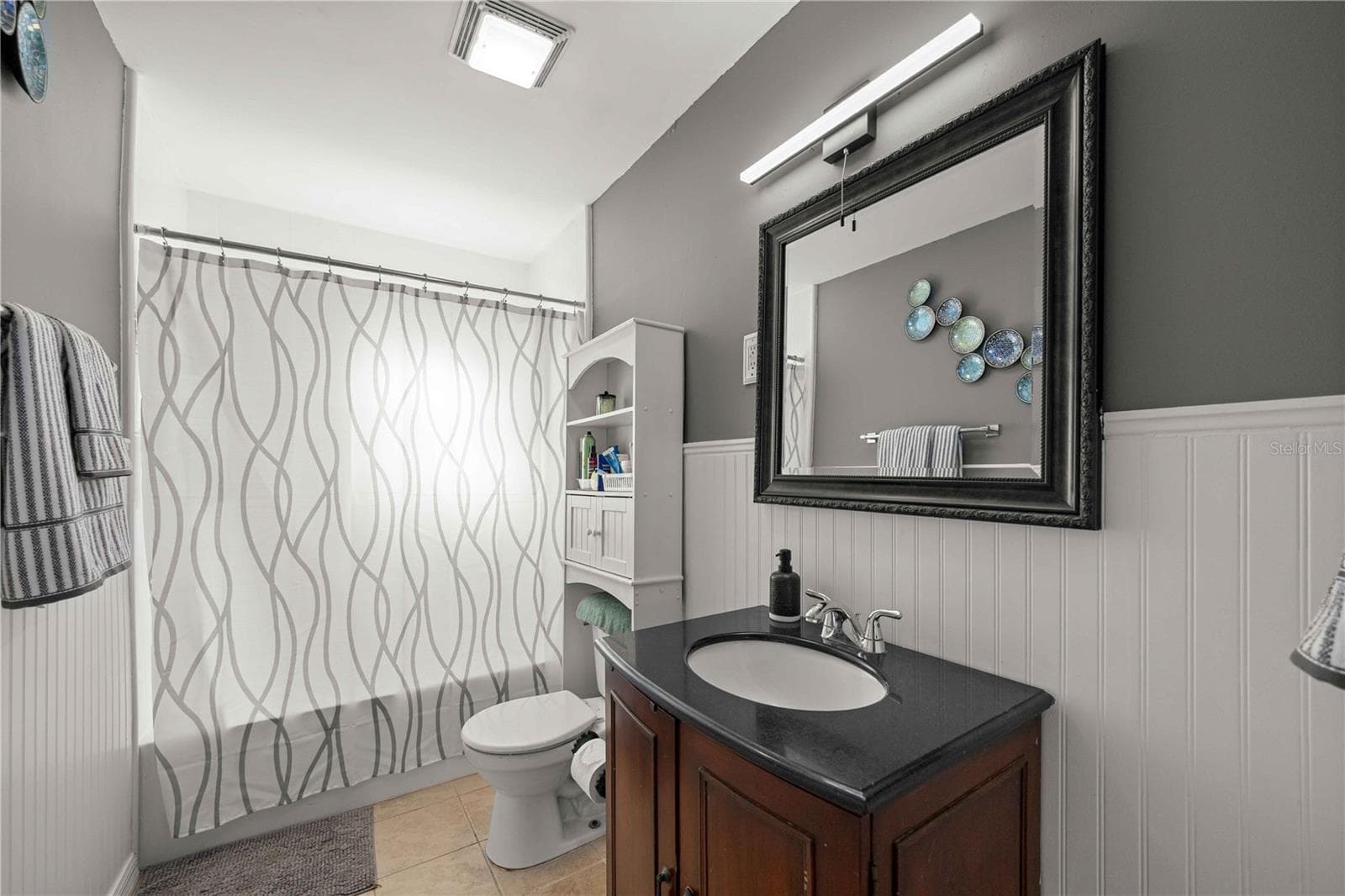 Guest bedroom bathroom - 15027 SW 91ST ST, ARCHER