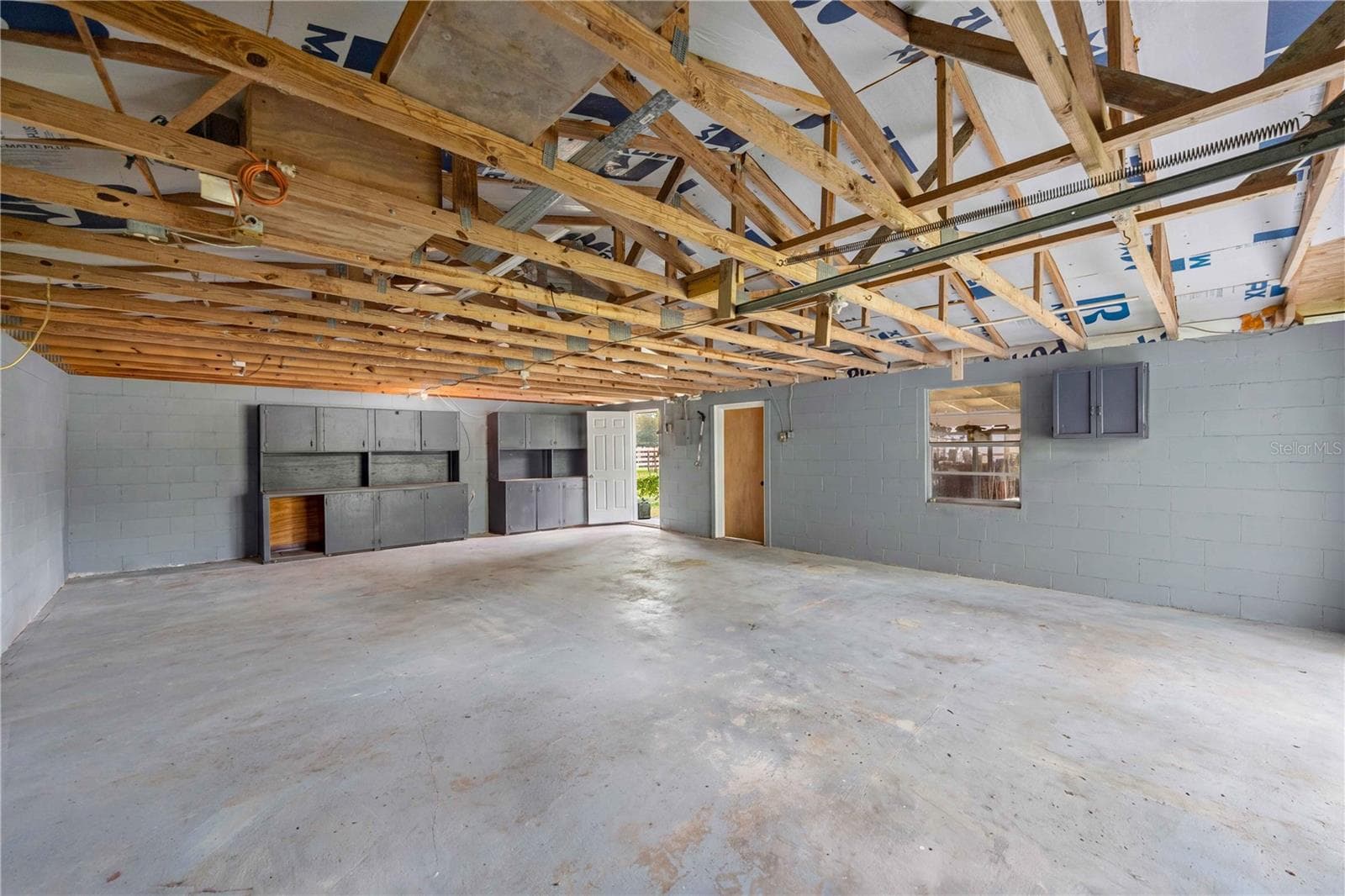 two car garage - 15027 SW 91ST ST, ARCHER
