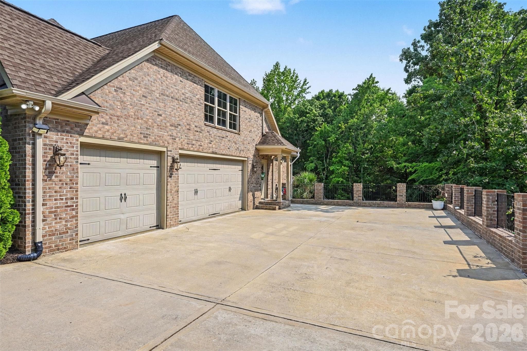 Side- Entry 3 Car Garage with Electric Charging Station - 470 Swift Creek Cove, Lake Wylie