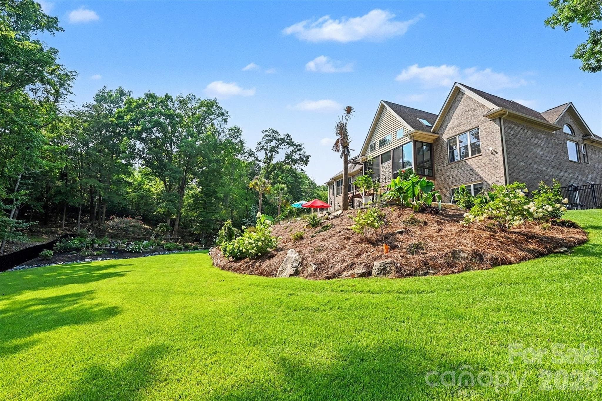 Lush Private Grounds - 470 Swift Creek Cove, Lake Wylie