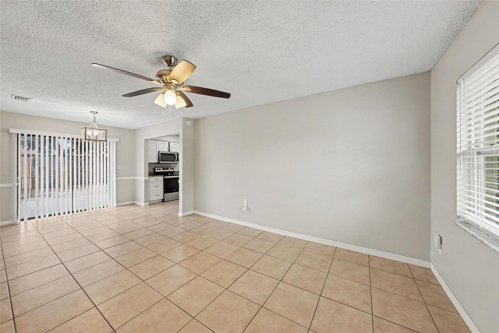 Single Family Residence at 10410 N 27TH ST, TAMPA, photo 5 of 20