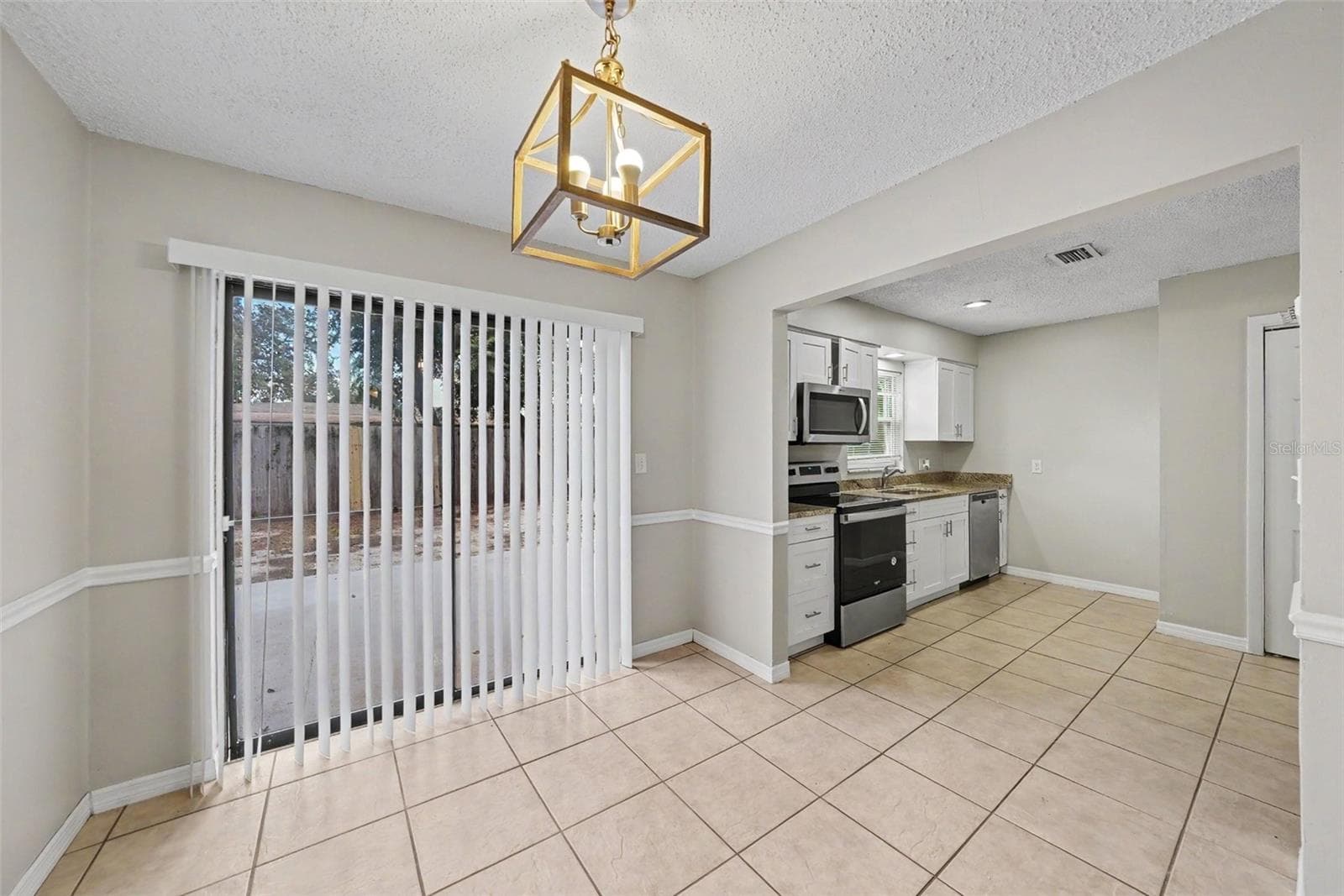 Single Family Residence at 10410 N 27TH ST, TAMPA, photo 8 of 20