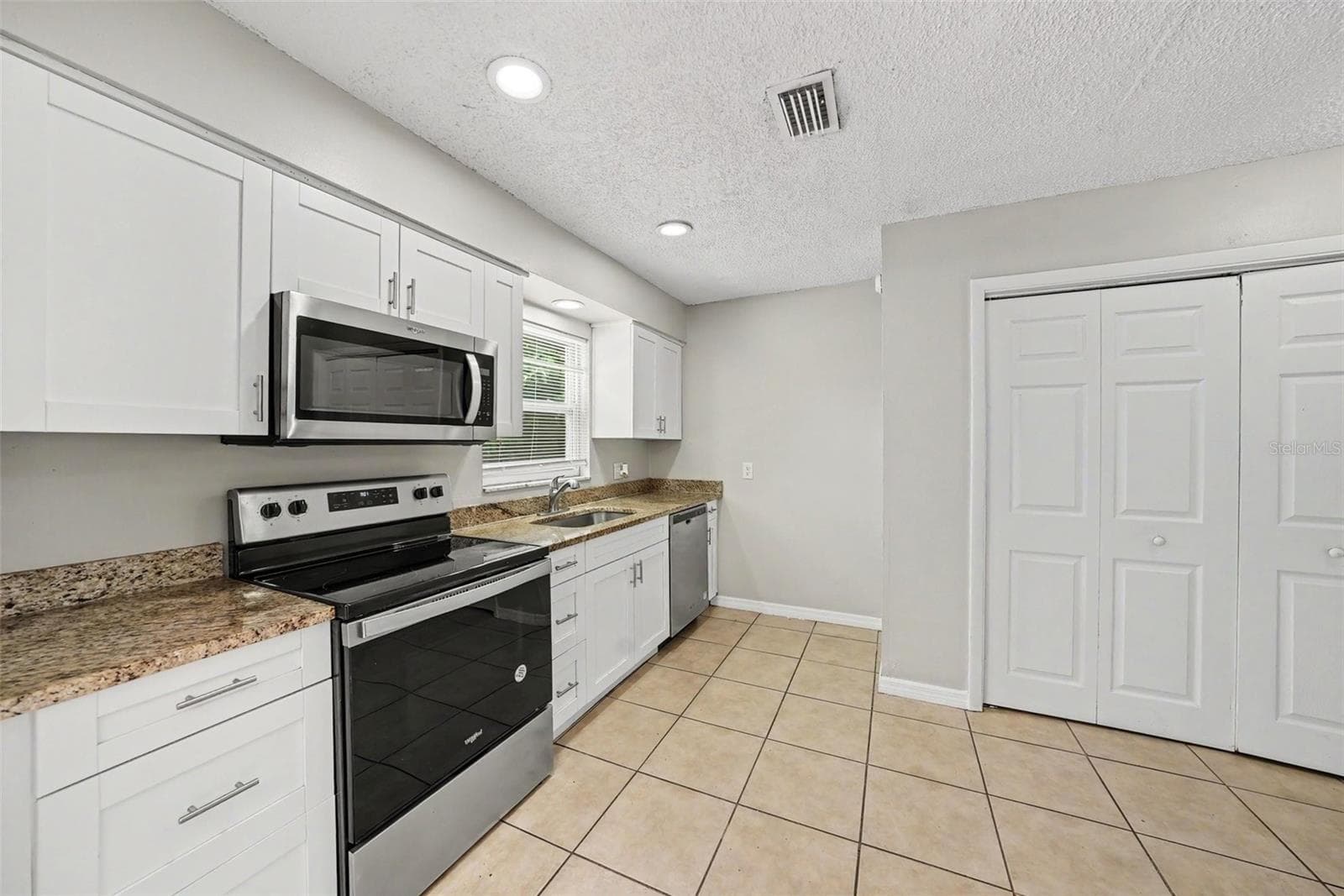 Single Family Residence at 10410 N 27TH ST, TAMPA, photo 9 of 20