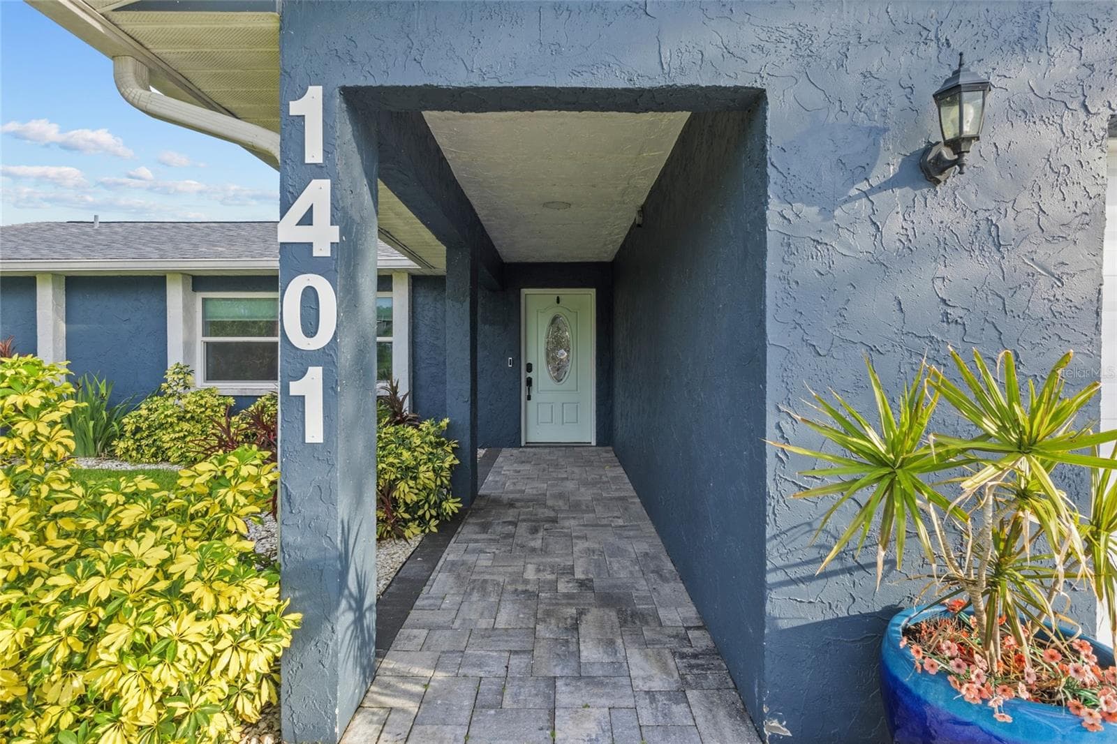Single Family Residence at 1401 GEORGETOWNE DR, SARASOTA, photo 4 of 71