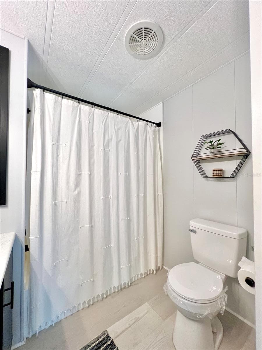 Hallway Bathroom - 1100 BELCHER RD S #787, LARGO
