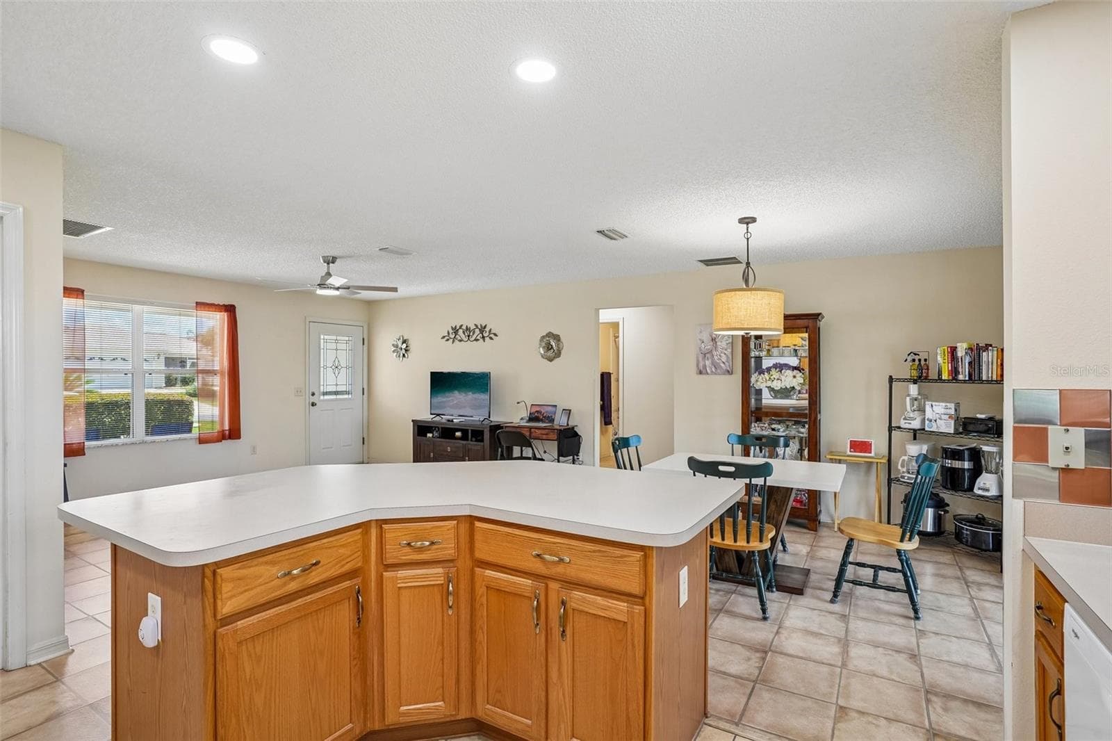 Kitchen Island to Living Room - 970 KENOVA AVE, THE VILLAGES