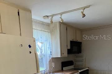 Manufactured Home at 3203 BIRKDALE DR, HOLIDAY, photo 8 of 23