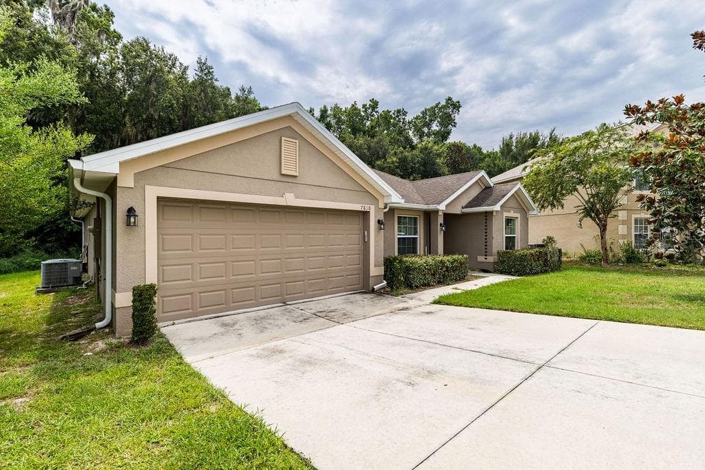 Angle view - 7830 SLOEWOOD DR, LEESBURG