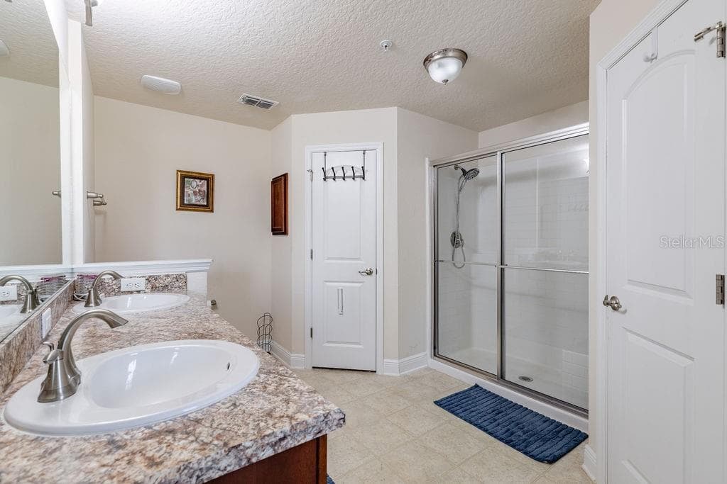 Primary bath - 7830 SLOEWOOD DR, LEESBURG