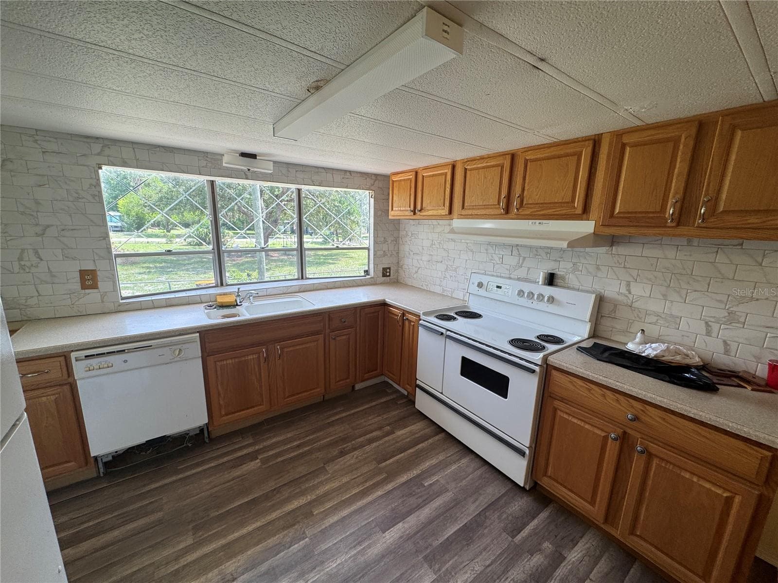 Mobile Home at 11351 S ANN PT, HOMOSASSA, photo 2 of 36