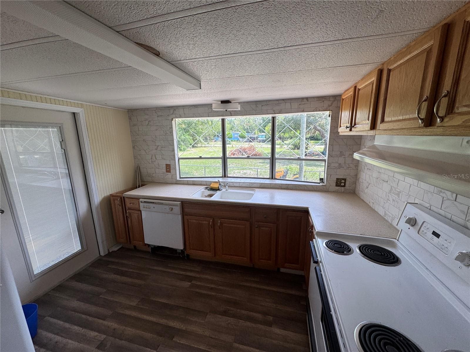 Mobile Home at 11351 S ANN PT, HOMOSASSA, photo 3 of 36