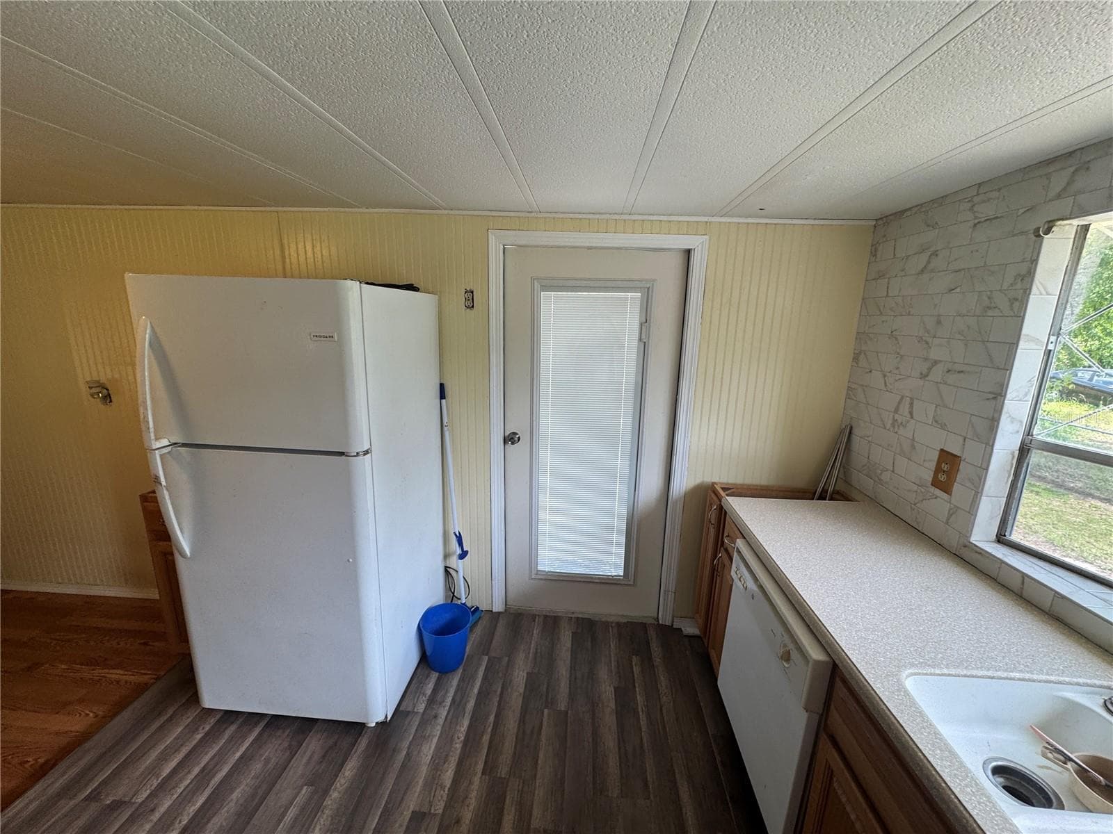 Mobile Home at 11351 S ANN PT, HOMOSASSA, photo 4 of 36