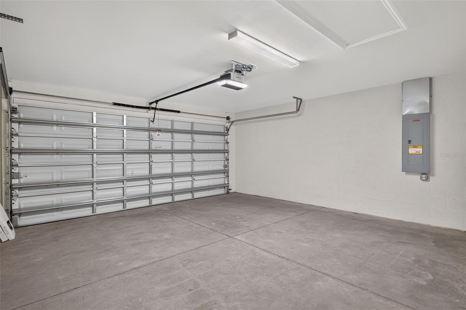 Garage - 147 FLANDERS ST, PORT CHARLOTTE