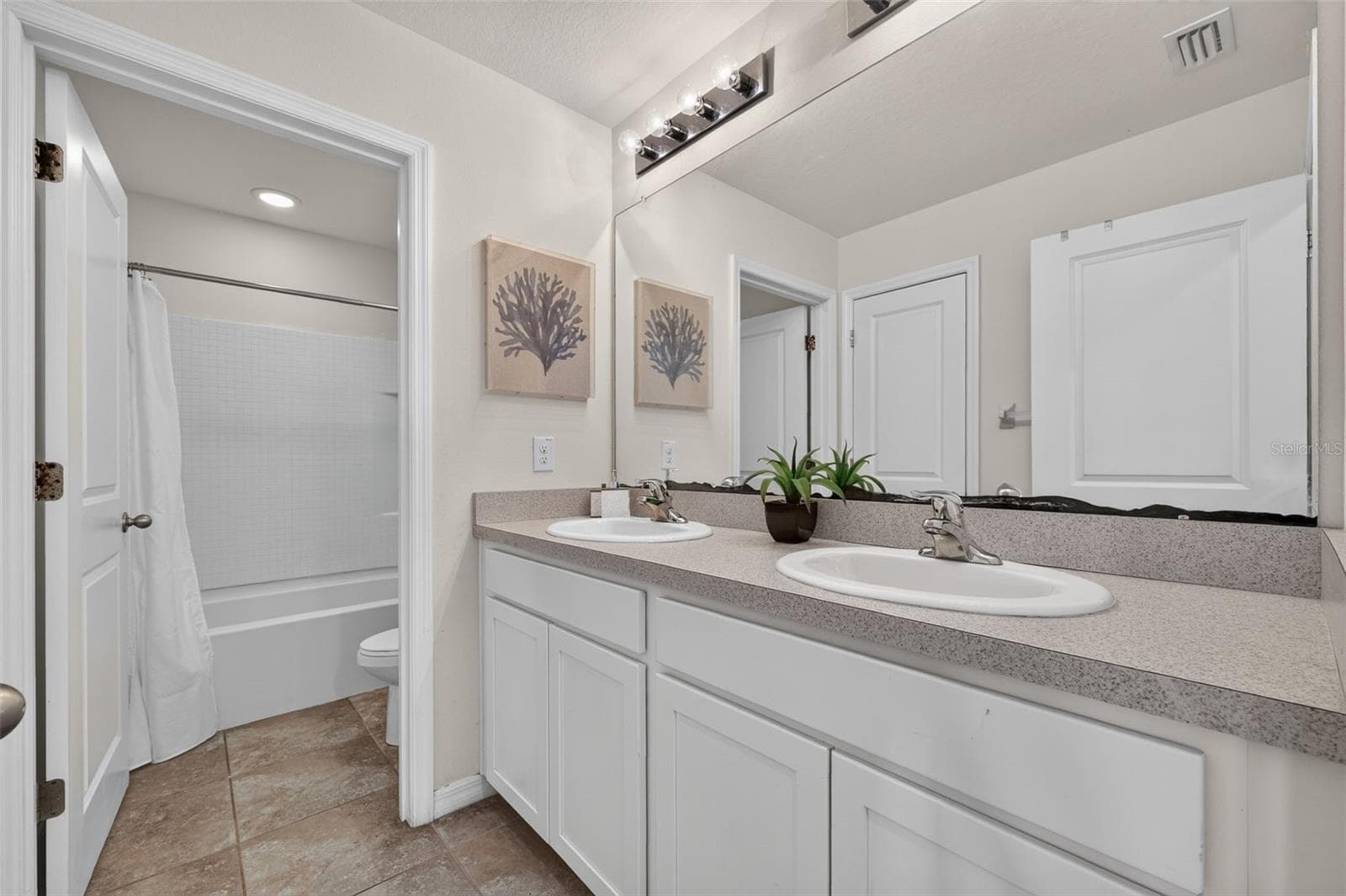 Single Family Residence at 6541 DEVESTA LOOP, PALMETTO, photo 38 of 61