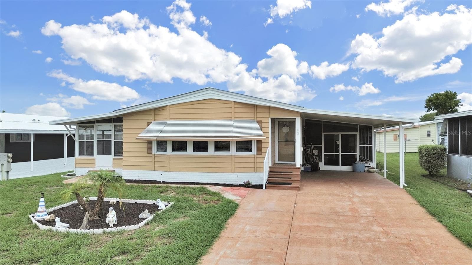 Manufactured Home at 5083 LODGEWOOD DR, LAKELAND, photo 2 of 42