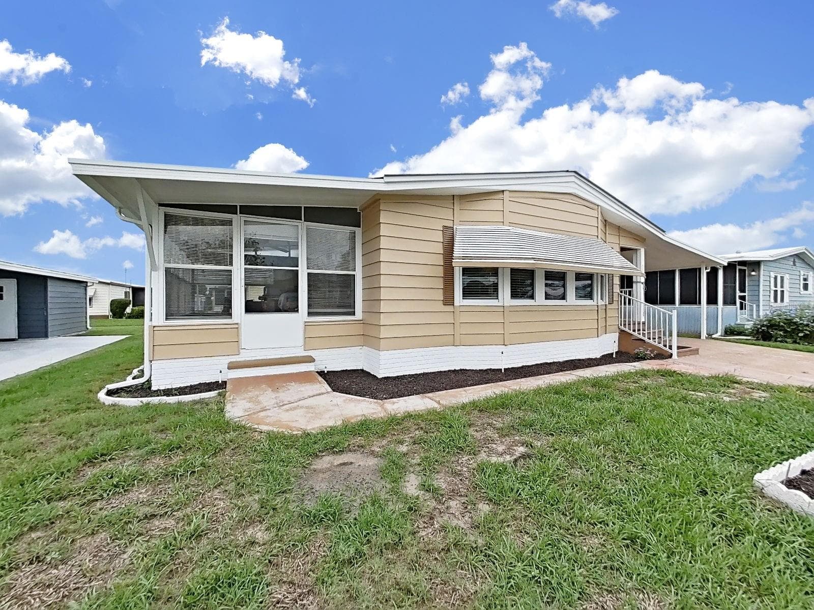 Manufactured Home at 5083 LODGEWOOD DR, LAKELAND, photo 3 of 42