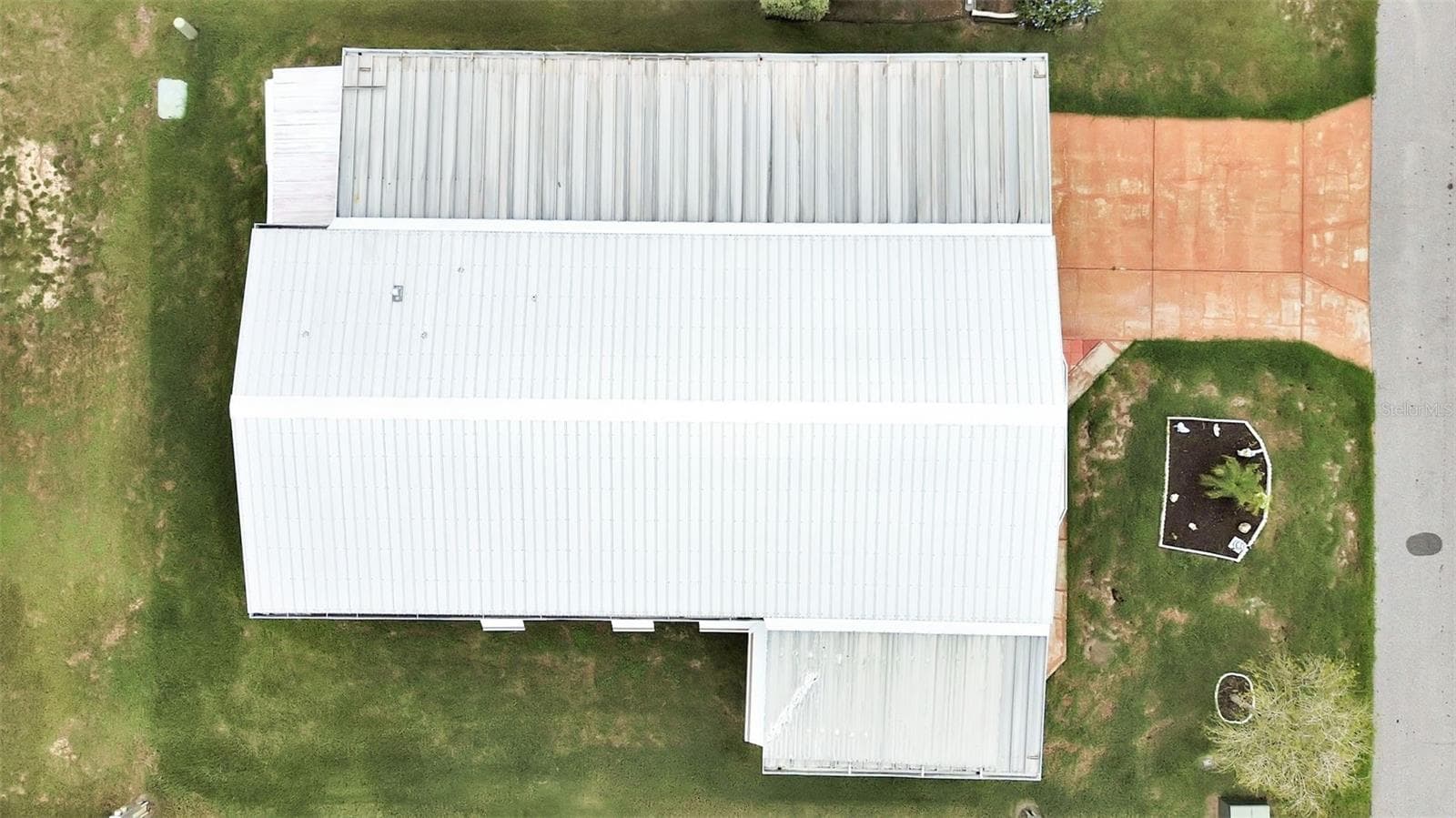 Manufactured Home at 5083 LODGEWOOD DR, LAKELAND, photo 6 of 42