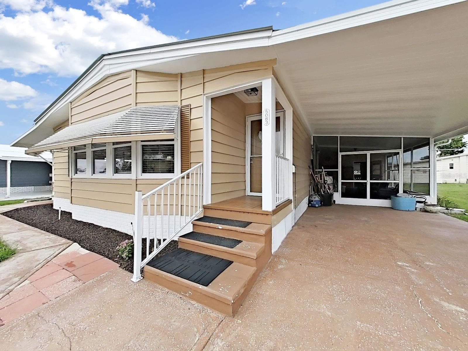 Manufactured Home at 5083 LODGEWOOD DR, LAKELAND, photo 8 of 42