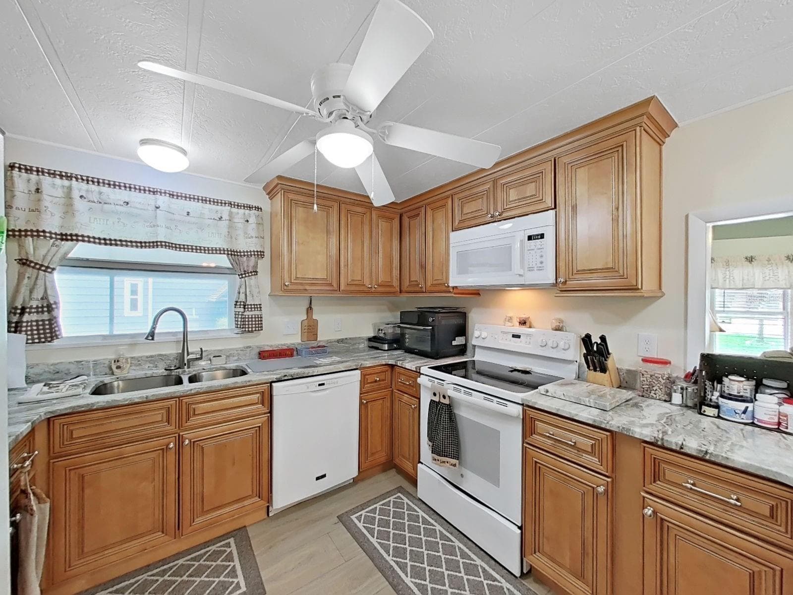 Manufactured Home at 5083 LODGEWOOD DR, LAKELAND, photo 19 of 42