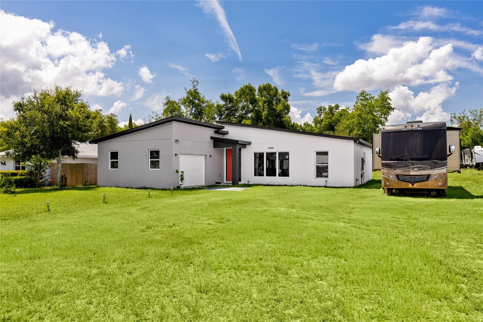Single Family Residence at 11426 LAKEVIEW DR, LEESBURG, photo 2 of 24
