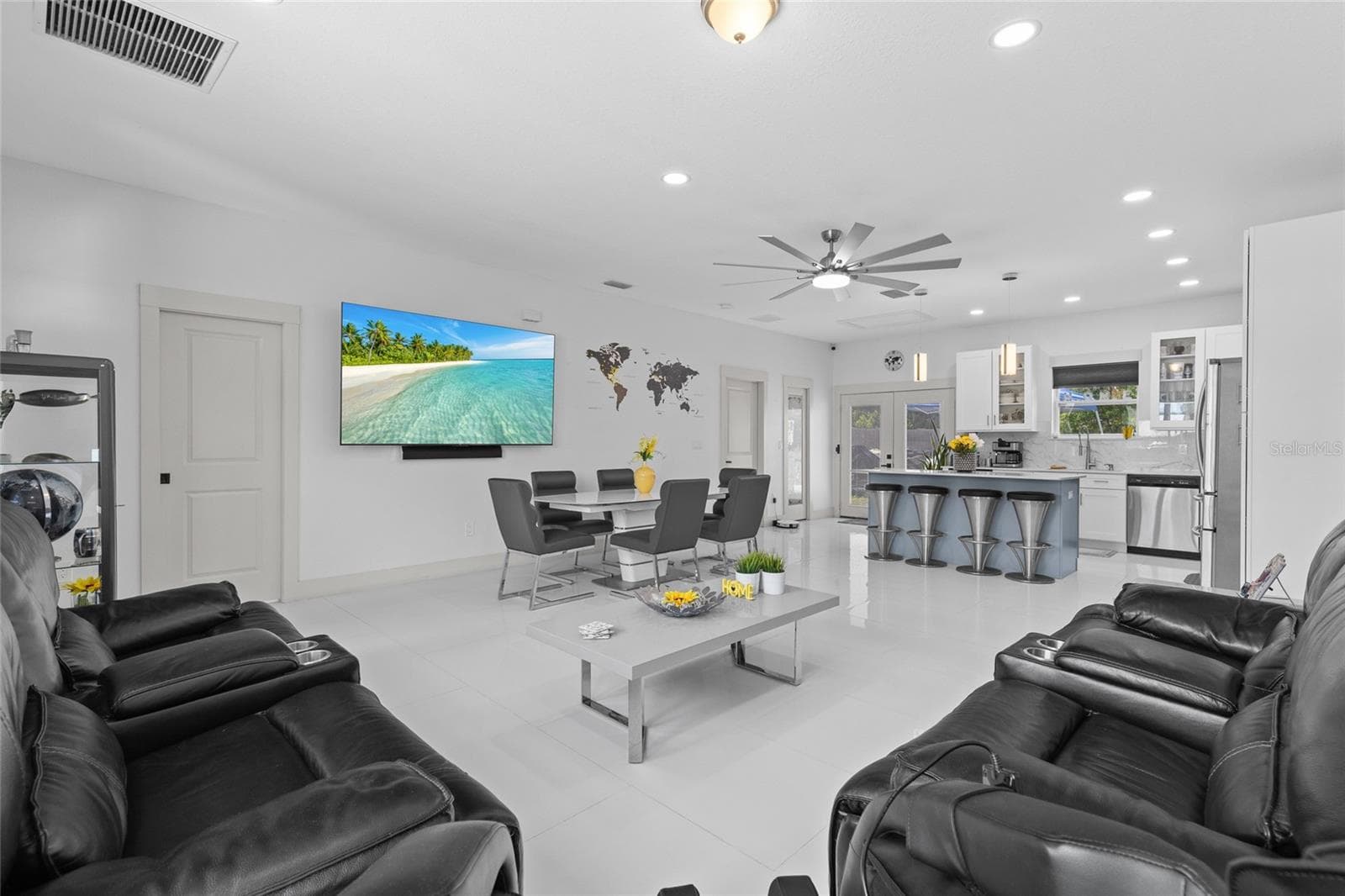 Single Family Residence at 11426 LAKEVIEW DR, LEESBURG, photo 5 of 24