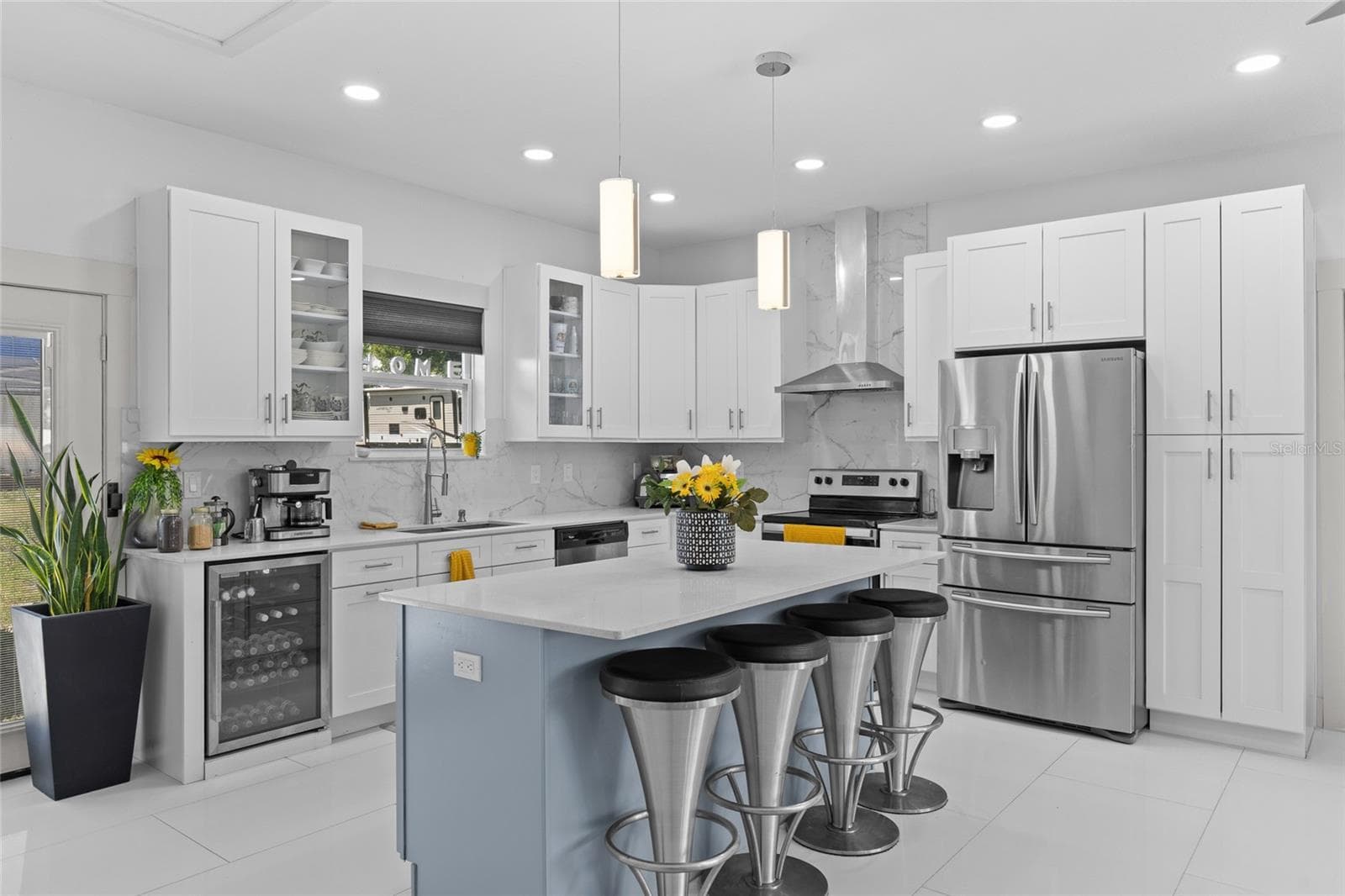 Single Family Residence at 11426 LAKEVIEW DR, LEESBURG, photo 9 of 24