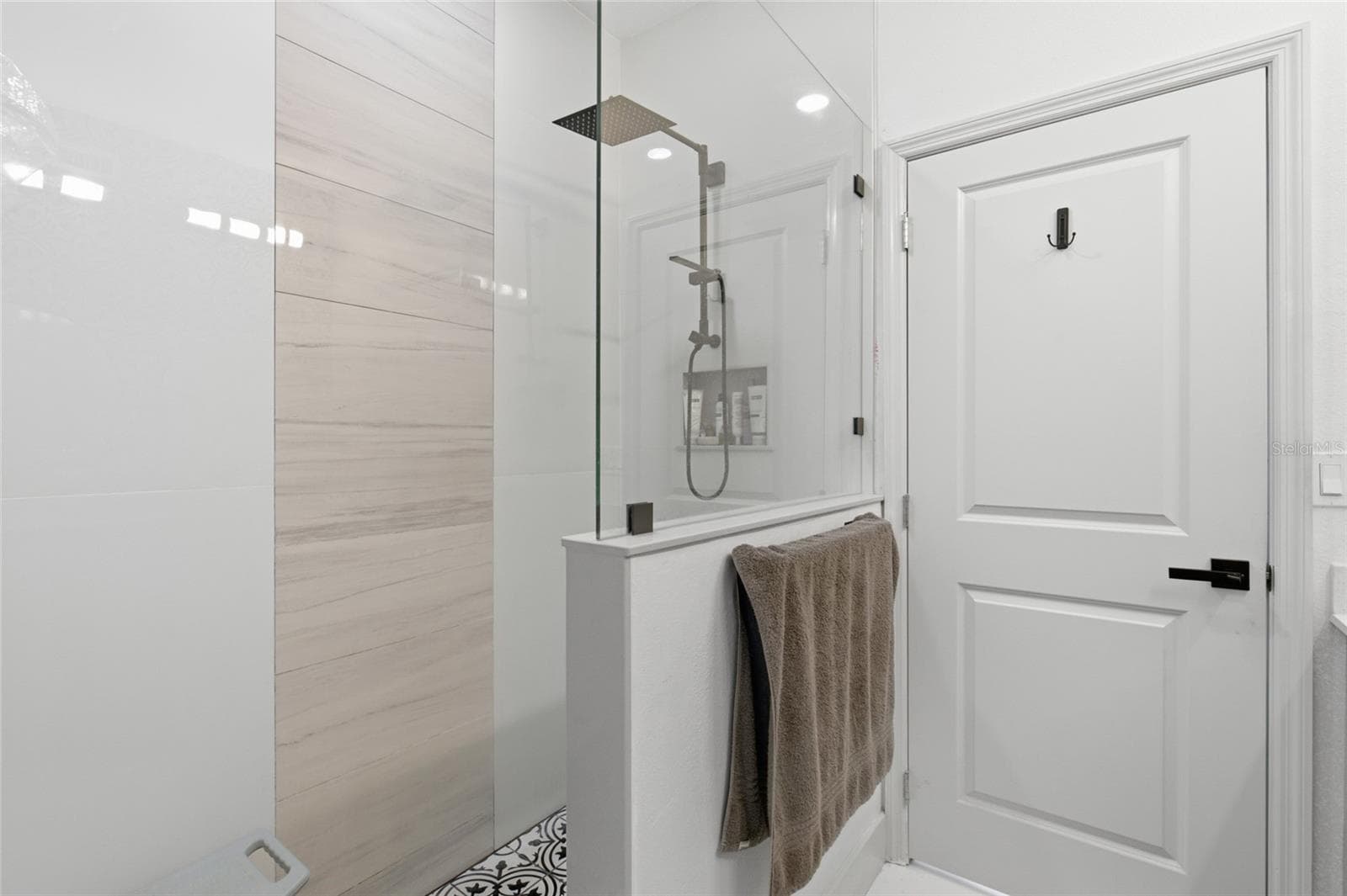Single Family Residence at 11426 LAKEVIEW DR, LEESBURG, photo 15 of 24