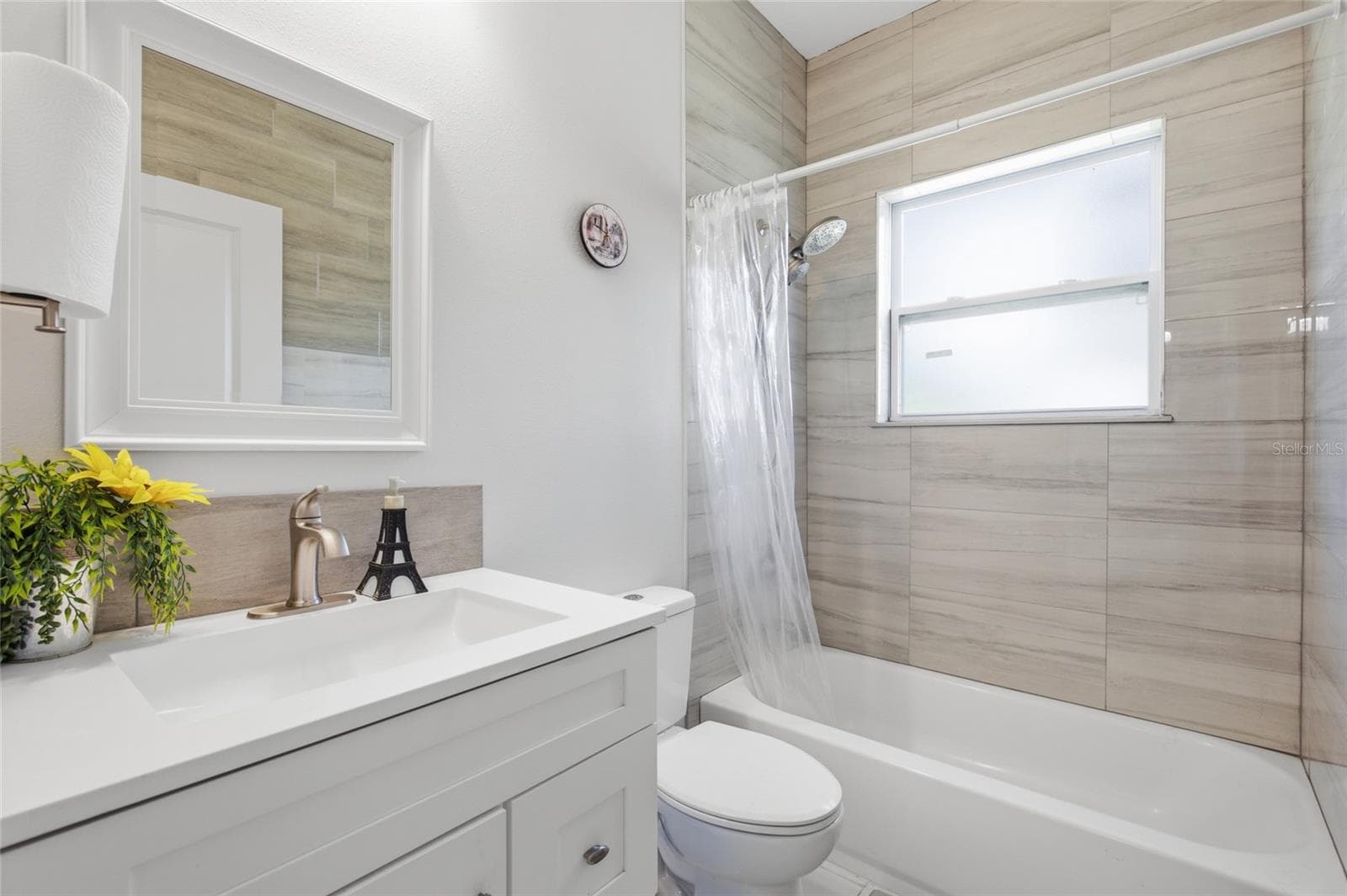 Single Family Residence at 11426 LAKEVIEW DR, LEESBURG, photo 17 of 24