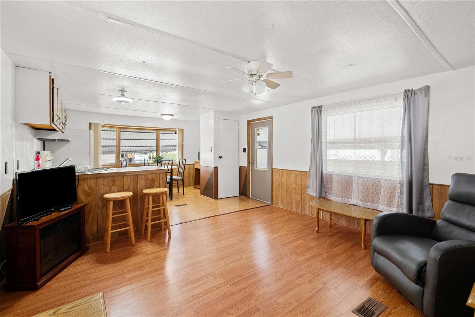 Manufactured Home at 5318 ASTRID DR, ZEPHYRHILLS, photo 12 of 33
