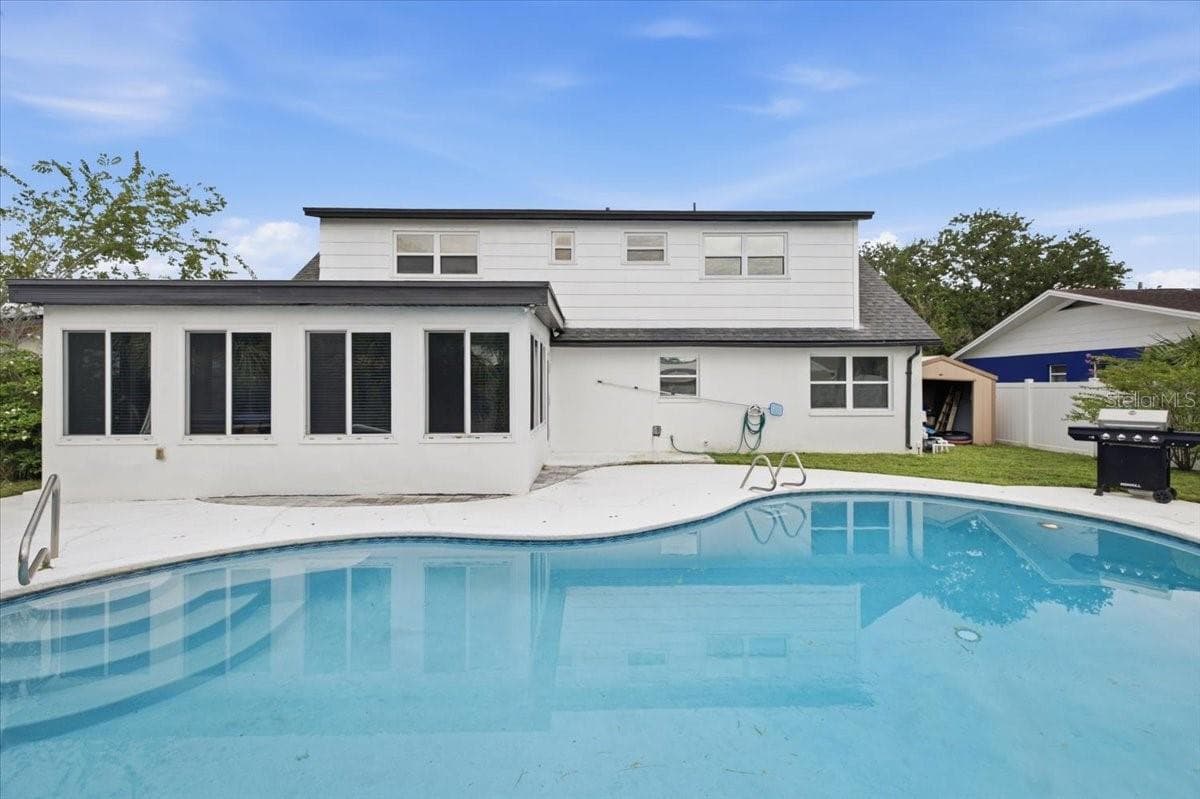 Pool area - 4710 TRAVERTINE DR, TAMPA