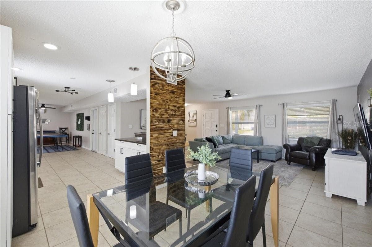 Single Family Residence at 4710 TRAVERTINE DR, TAMPA, photo 7 of 38