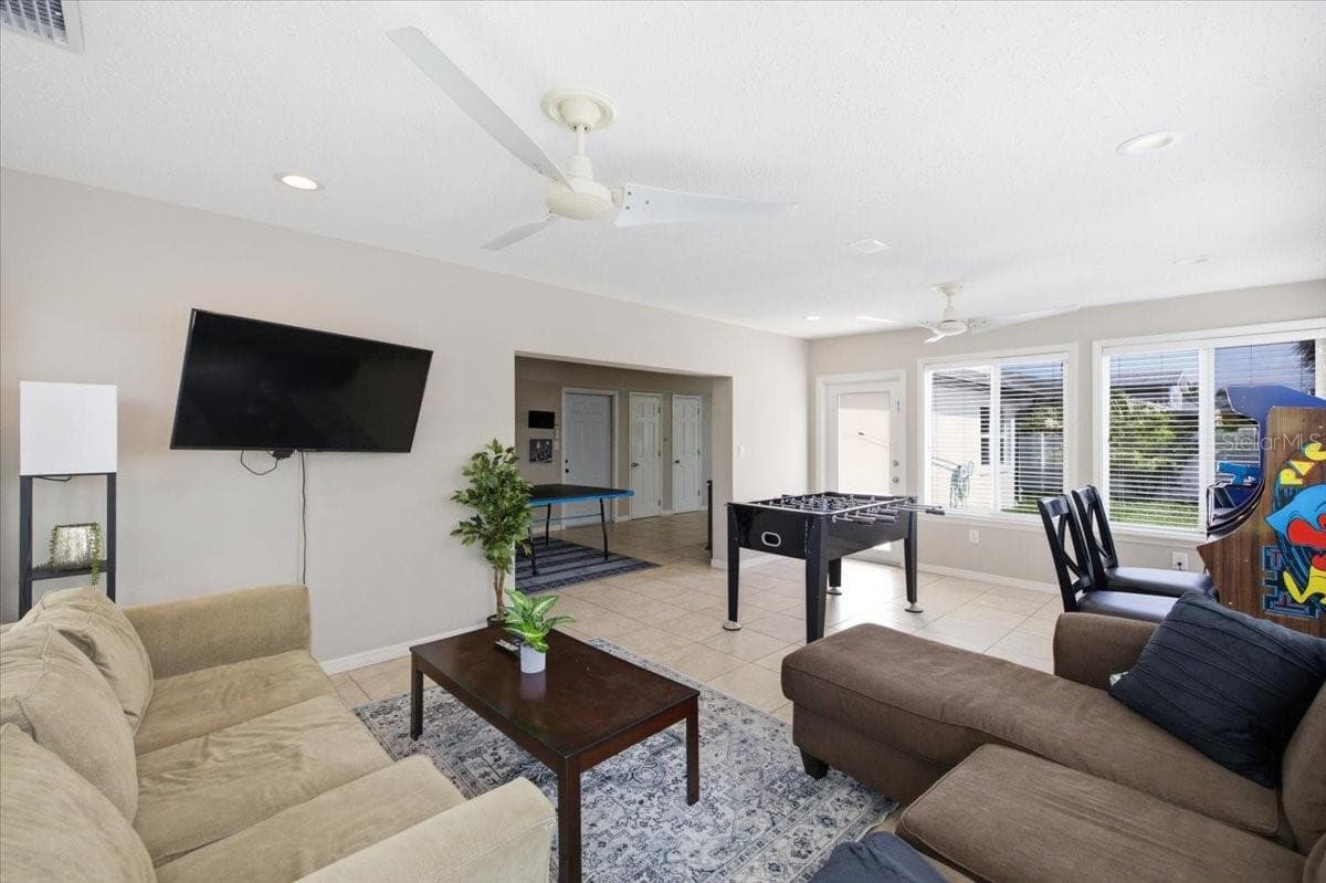 Florida room - 4710 TRAVERTINE DR, TAMPA