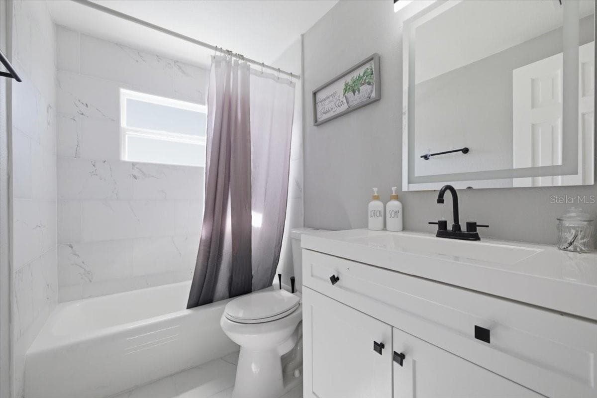 2nd flr bathroom - 4710 TRAVERTINE DR, TAMPA