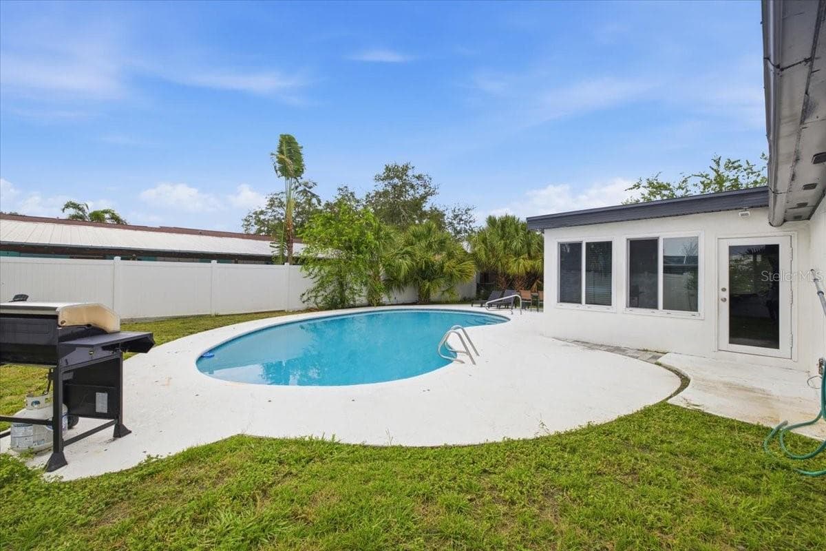 Single Family Residence at 4710 TRAVERTINE DR, TAMPA, photo 32 of 38