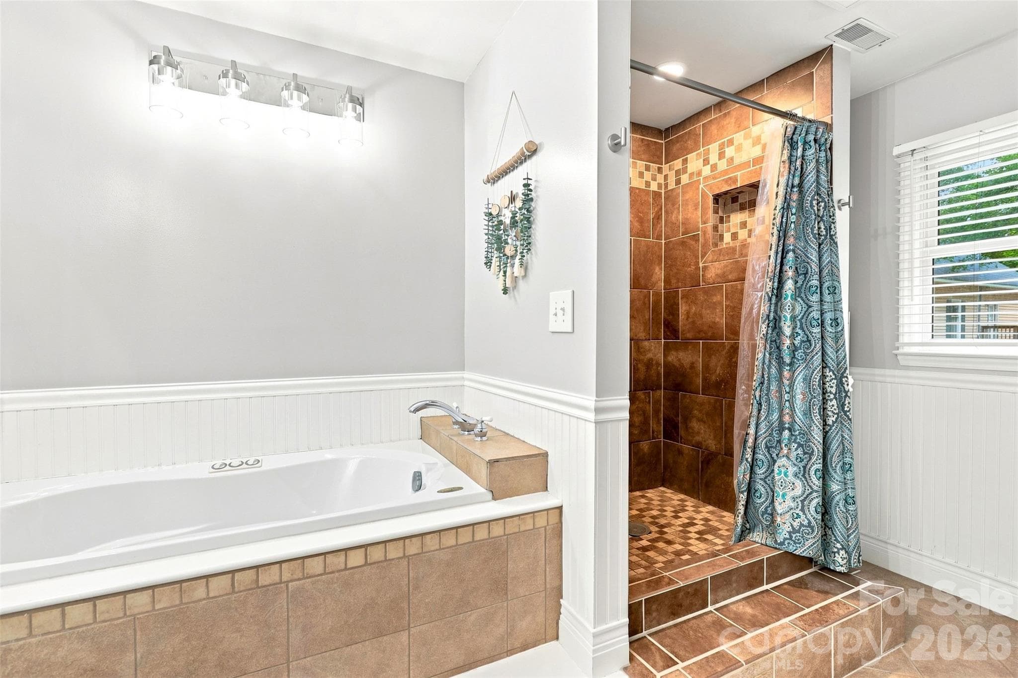 Primary bathroom ensuite - 6707 S Providence Road, Waxhaw