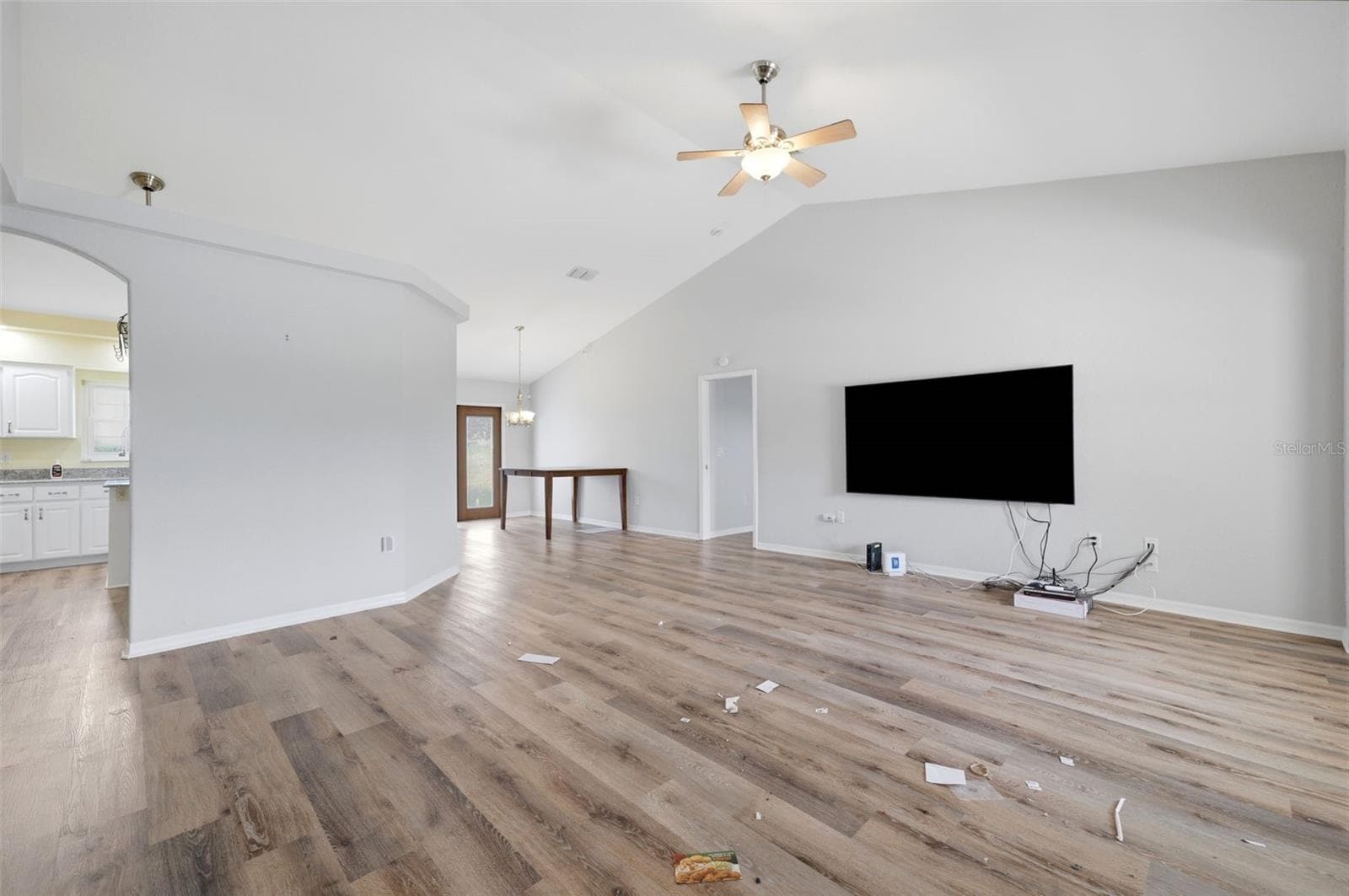 Living - 10154 SPRING HILL DR, SPRING HILL