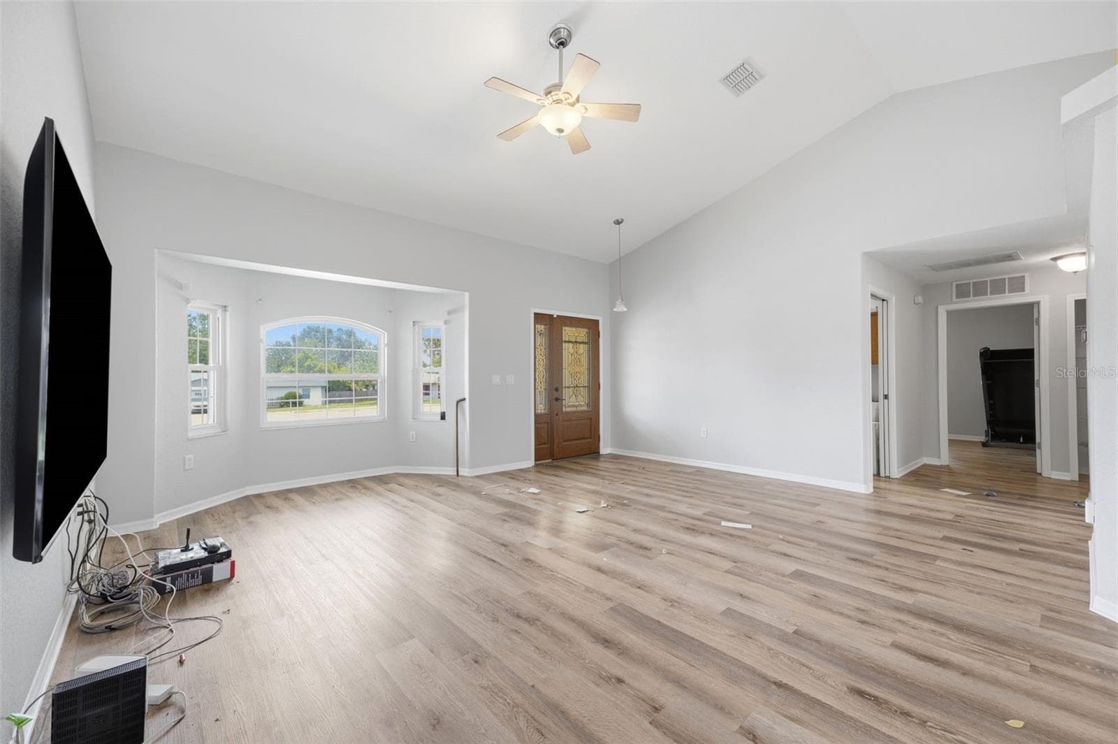 Living - 10154 SPRING HILL DR, SPRING HILL