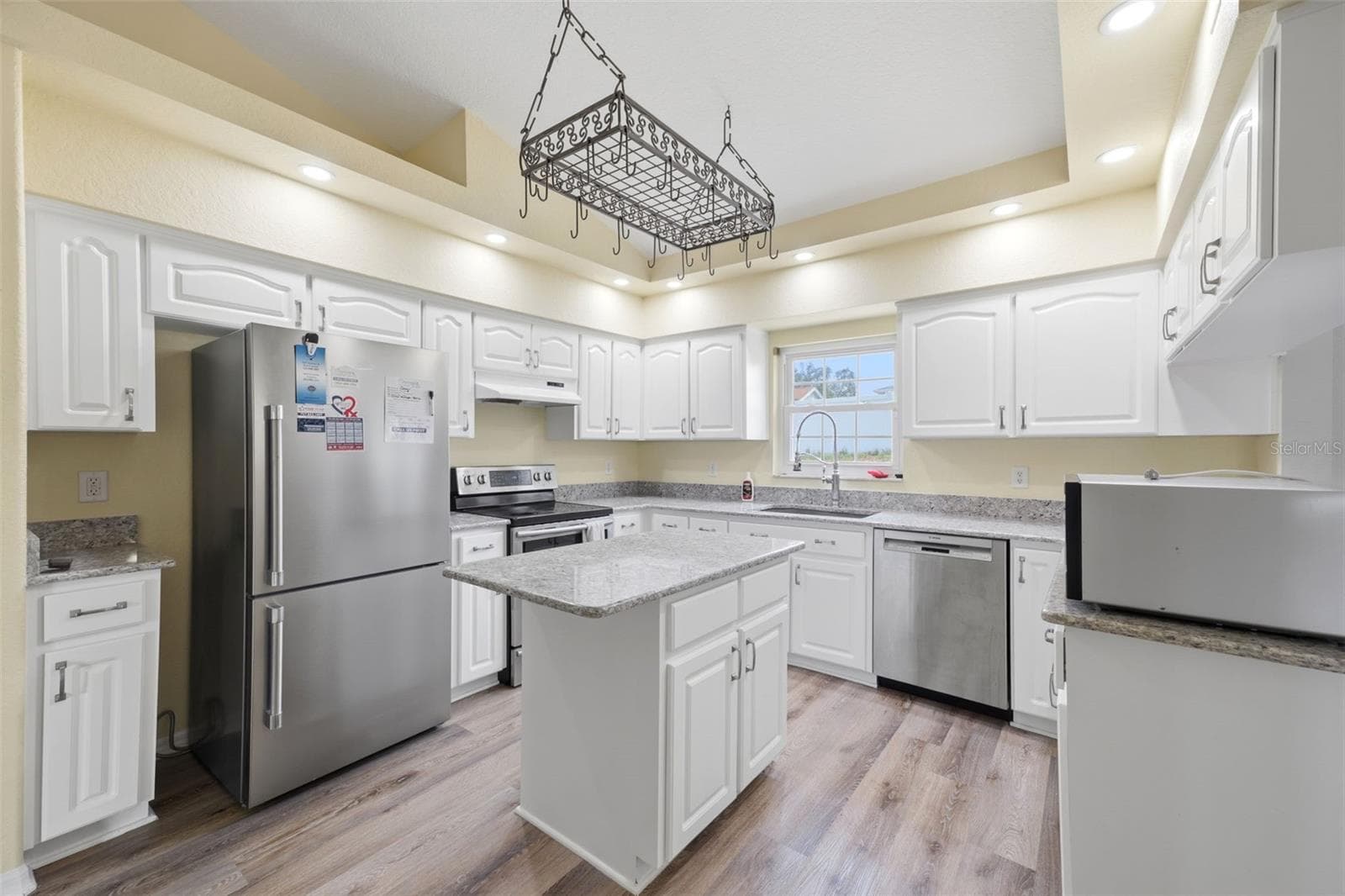 Kitchen - 10154 SPRING HILL DR, SPRING HILL