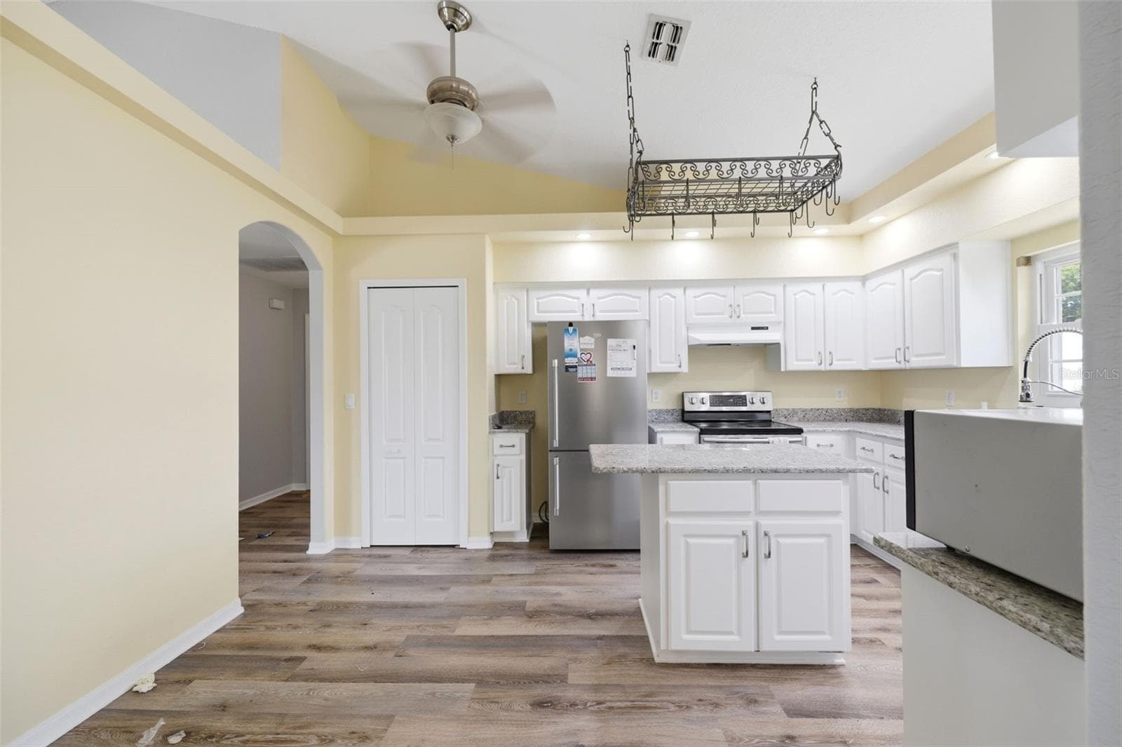 Kitchen - 10154 SPRING HILL DR, SPRING HILL