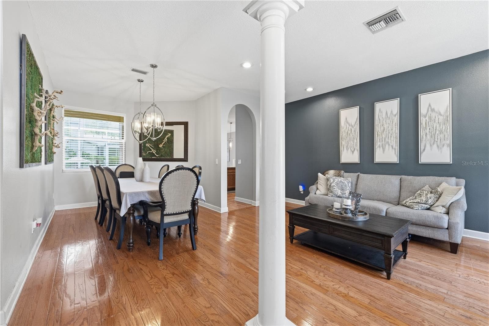 Single Family Residence at 9302 HERITAGE OAK CT, TAMPA, photo 2 of 24