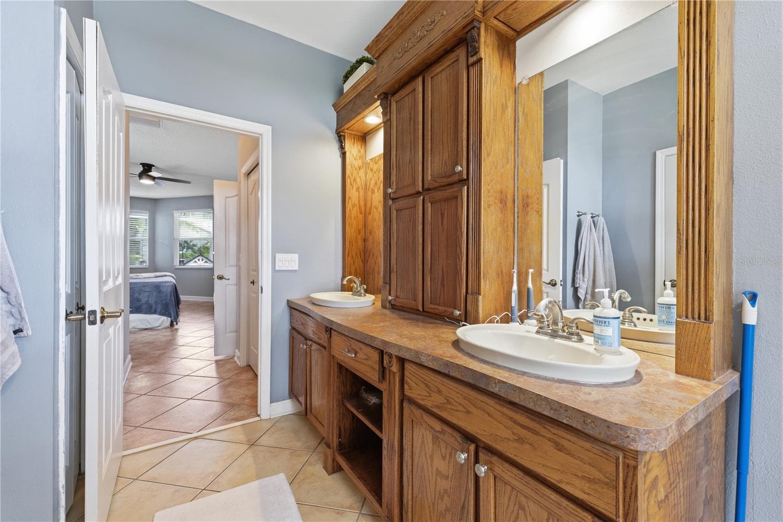 Single Family Residence at 9302 HERITAGE OAK CT, TAMPA, photo 20 of 24