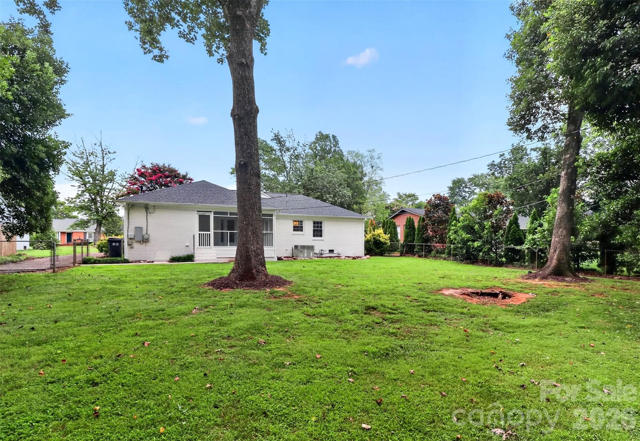 Large backyard with shade trees - 4726 Walden Court, Charlotte