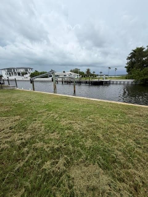 Back of vacant lot facing deep water canal - 581 ROUNTREE DR, LONGBOAT KEY